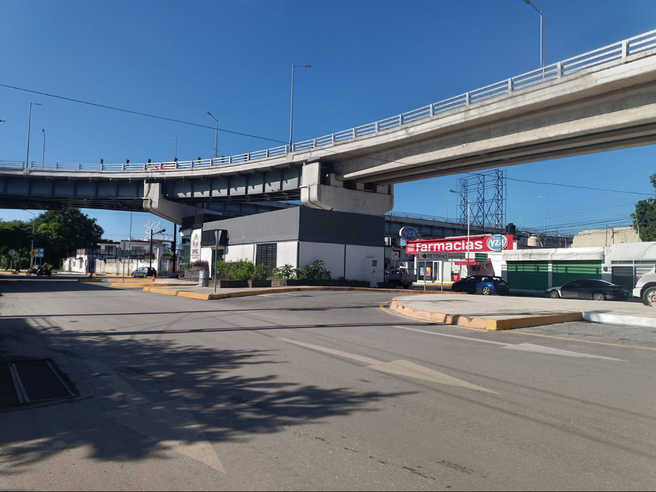Joven intenta tirarse de Distribuidor Vial de San Francisco de Campeche
