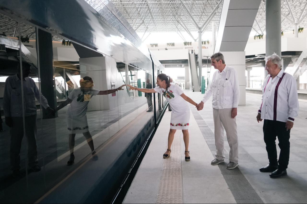 AMLO y Claudia Sheinbaum inauguraron el ferrocarril P’tal del Tren Maya en Cancún / Por Esto! AMLO y Claudia Sheinbaum inauguraron el ferrocarril P’tal del Tren Maya en Cancún / Por Esto!