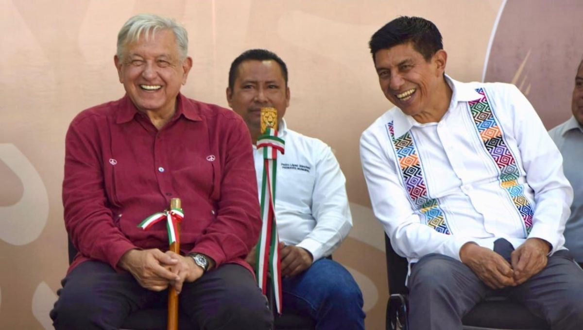 Andrés Manuel López Obrador junto a gobernador de Oaxaca, Salomón Jara Andrés Manuel López Obrador junto a gobernador de Oaxaca, Salomón Jara