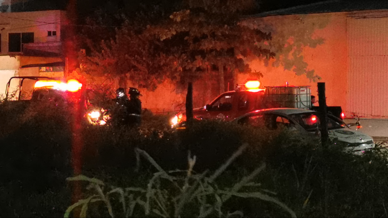 Cuerpos de emergencia sofocaron un incendio en la colonia Playa Norte / Por Esto! Cuerpos de emergencia sofocaron un incendio en la colonia Playa Norte / Por Esto!