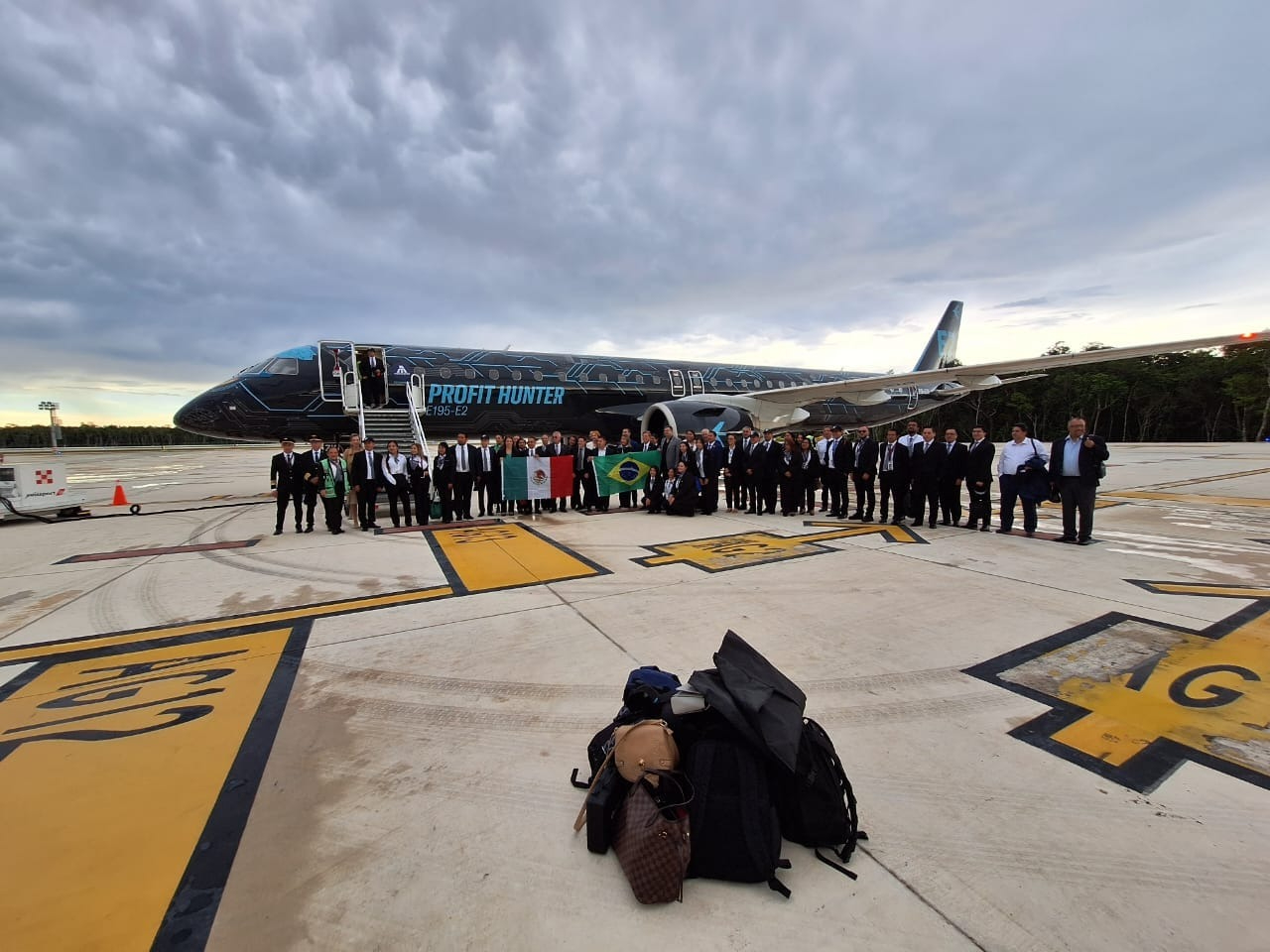 El avión Embraer E-195 E2 de Mexicana de Aviación aterrizó en el Aeropuerto Internacional de Tulum tras un vuelo de demostración El avión Embraer E-195 E2 de Mexicana de Aviación aterrizó en el Aeropuerto Internacional de Tulum tras un vuelo de demostración