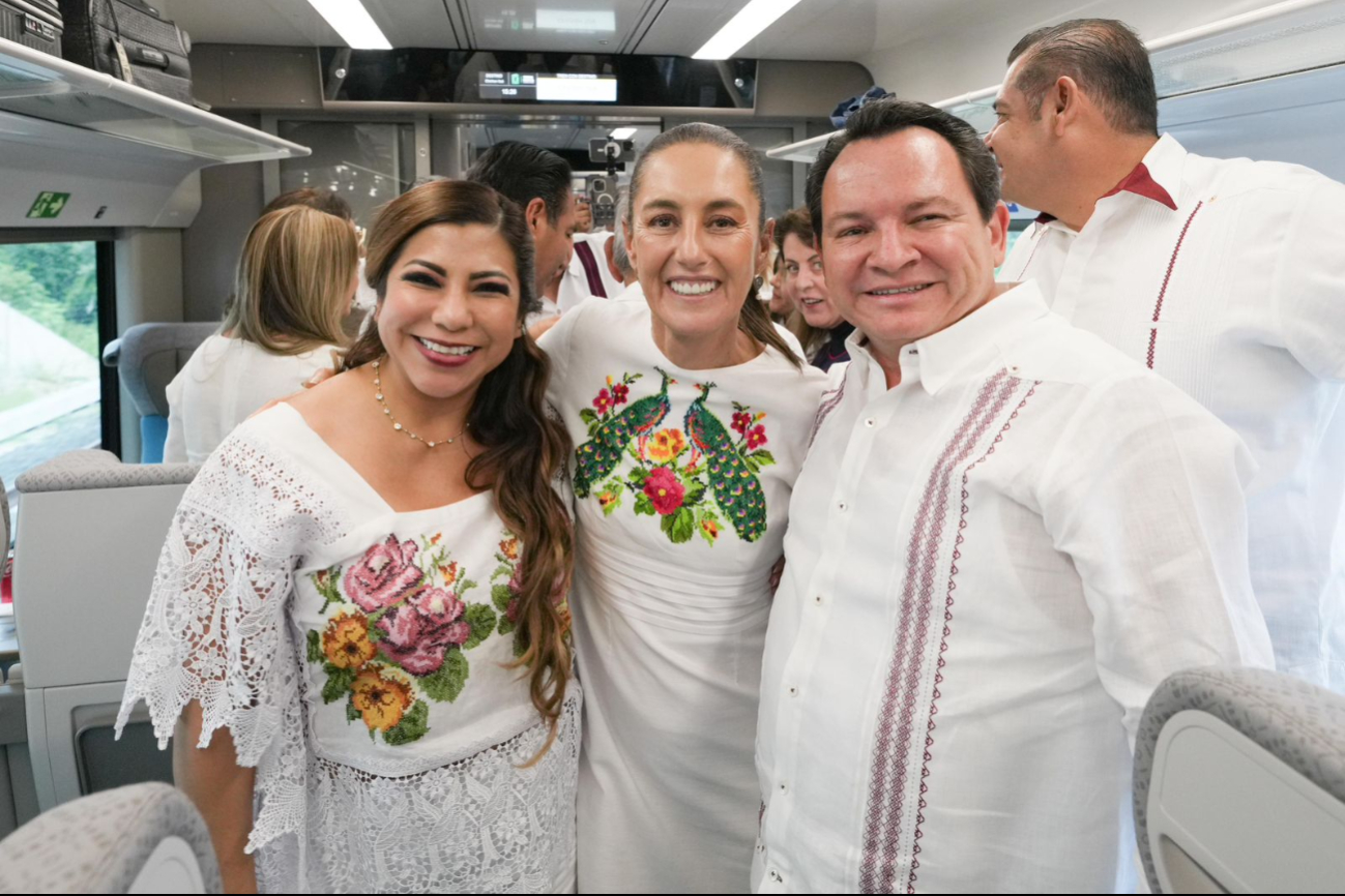 En punto de las 14:20 horas los funcionarios abordaron en Cancún el ferrocarril En punto de las 14:20 horas los funcionarios abordaron en Cancún el ferrocarril
