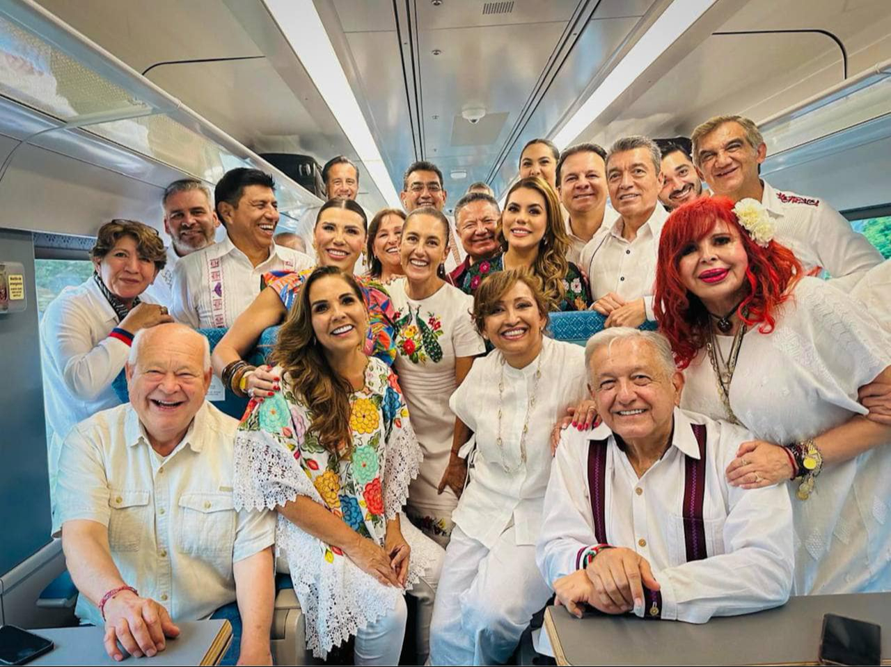 Varios gobernadores acompañaron a AMLO en el viaje / Por Esto! Varios gobernadores acompañaron a AMLO en el viaje / Por Esto!
