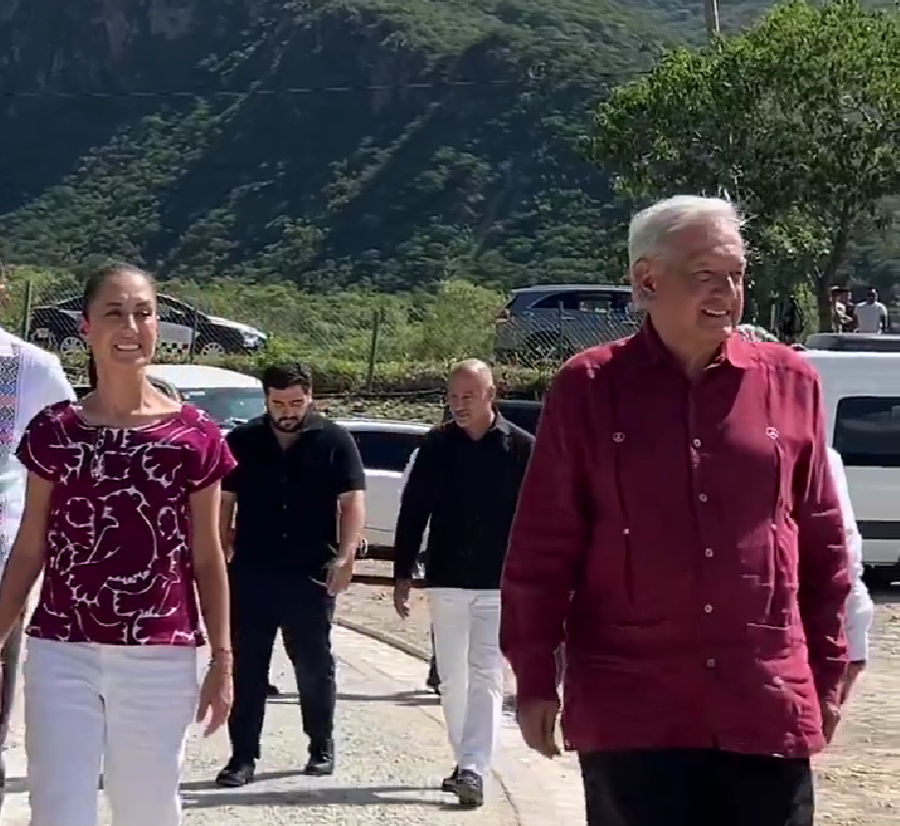 AMLO agradece a Oaxaca y su gente por su valiosa aportación cultural al país. AMLO agradece a Oaxaca y su gente por su valiosa aportación cultural al país.