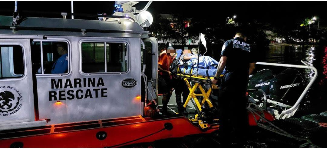 La mujer fue llevada a la Estación Naval Avanzada donde paramédicos la atendieron La mujer fue llevada a la Estación Naval Avanzada donde paramédicos la atendieron