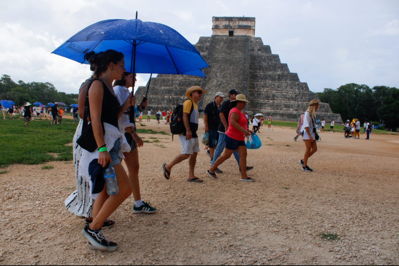 Las lluvias no evitaron que los turistas disfruten del fenómeno Las lluvias no evitaron que los turistas disfruten del fenómeno
