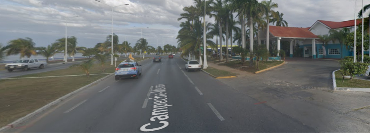 Los hoteles de gama media cerca del malecón y el Parque Principal cuestan entre $1,200 y $1,800 MXN por noche Los hoteles de gama media cerca del malecón y el Parque Principal cuestan entre $1,200 y $1,800 MXN por noche