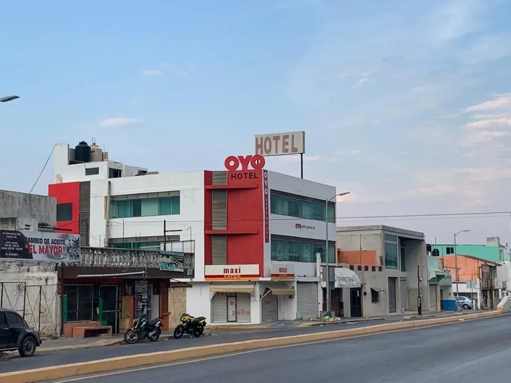 Los hoteles económicos en la Avenida Gobernadores y cerca de la Terminal de Autobuses ADO tienen precios desde $240 hasta $860 MXN por noche Los hoteles económicos en la Avenida Gobernadores y cerca de la Terminal de Autobuses ADO tienen precios desde $240 hasta $860 MXN por noche