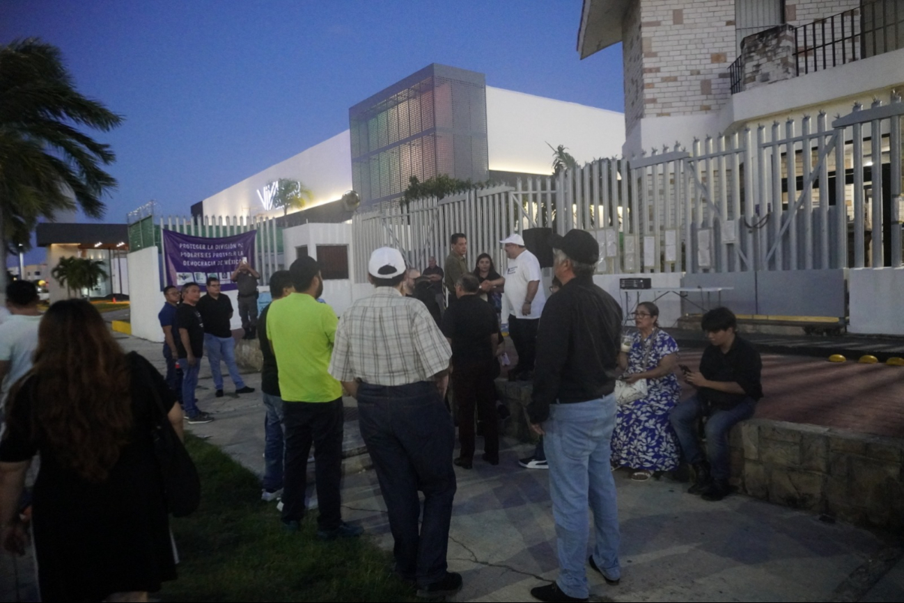 Un grupo de trabajadores protestó contra la reforma, argumentando que afecta sus derechos y la imparcialidad de la justicia Un grupo de trabajadores protestó contra la reforma, argumentando que afecta sus derechos y la imparcialidad de la justicia
