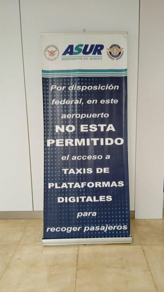 Además, prohibieron los actos violentos dentro y fuera de las instalaciones Además, prohibieron los actos violentos dentro y fuera de las instalaciones