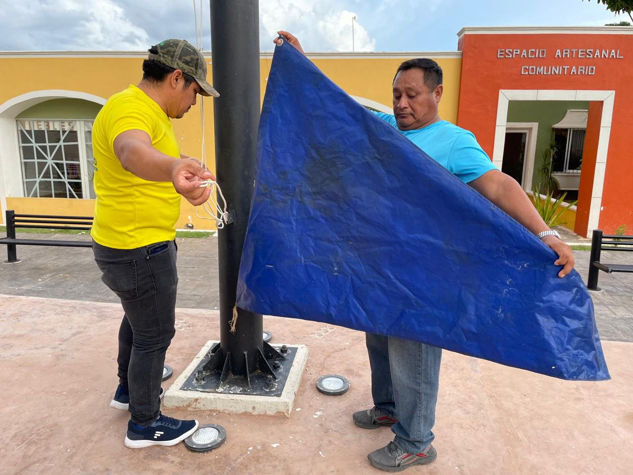 En Hopelchén, se han izado banderas azules para indicar la alerta y se pide a la población mantenerse informada En Hopelchén, se han izado banderas azules para indicar la alerta y se pide a la población mantenerse informada