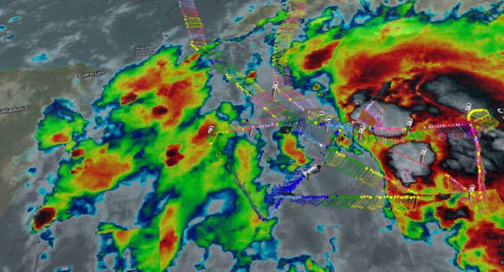 Se localiza a 240 km al oeste de isla Gran Caimán y a 410 km al sureste de Cancún Se localiza a 240 km al oeste de isla Gran Caimán y a 410 km al sureste de Cancún