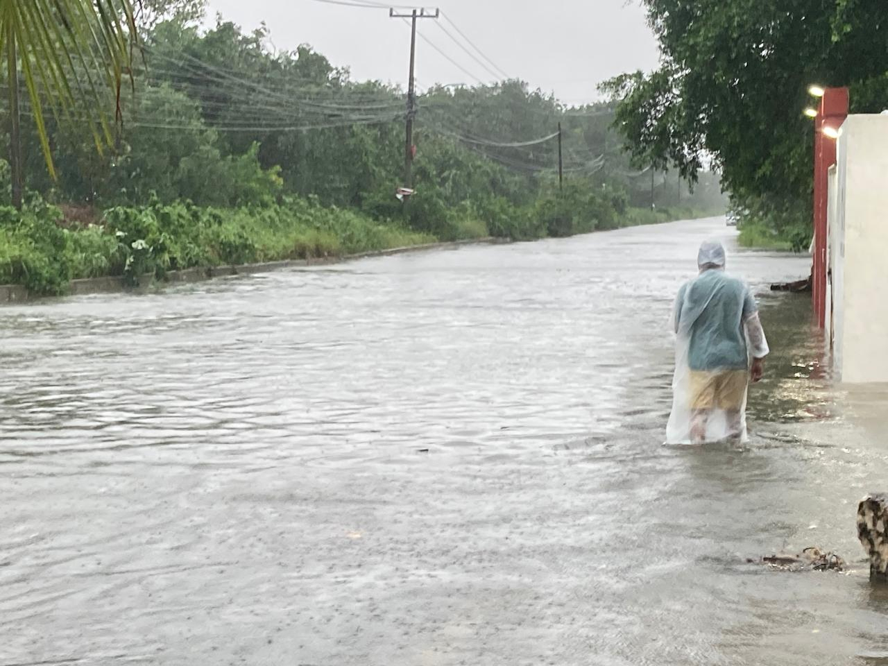 Además de las inundaciones, hubieron fallos en el servicio de electricidad Además de las inundaciones, hubieron fallos en el servicio de electricidad
