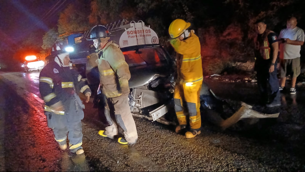 Bomberos acudieron a un accidente vial Bomberos acudieron a un accidente vial