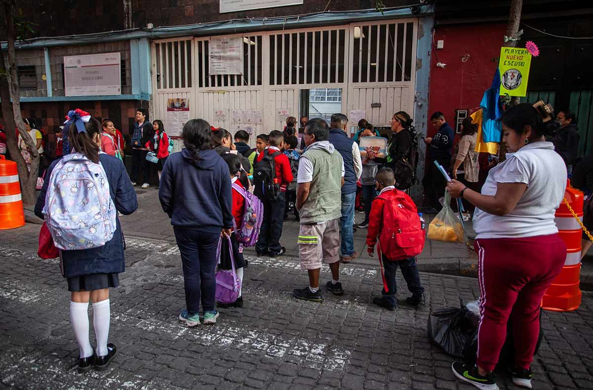 El profesor de primaria fue atrapado gracias a su celular extraviado. El profesor de primaria fue atrapado gracias a su celular extraviado.