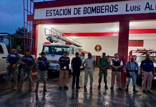 Elementos de la Estación de Bomberos permanecen en guardia ante cualquier situación Elementos de la Estación de Bomberos permanecen en guardia ante cualquier situación