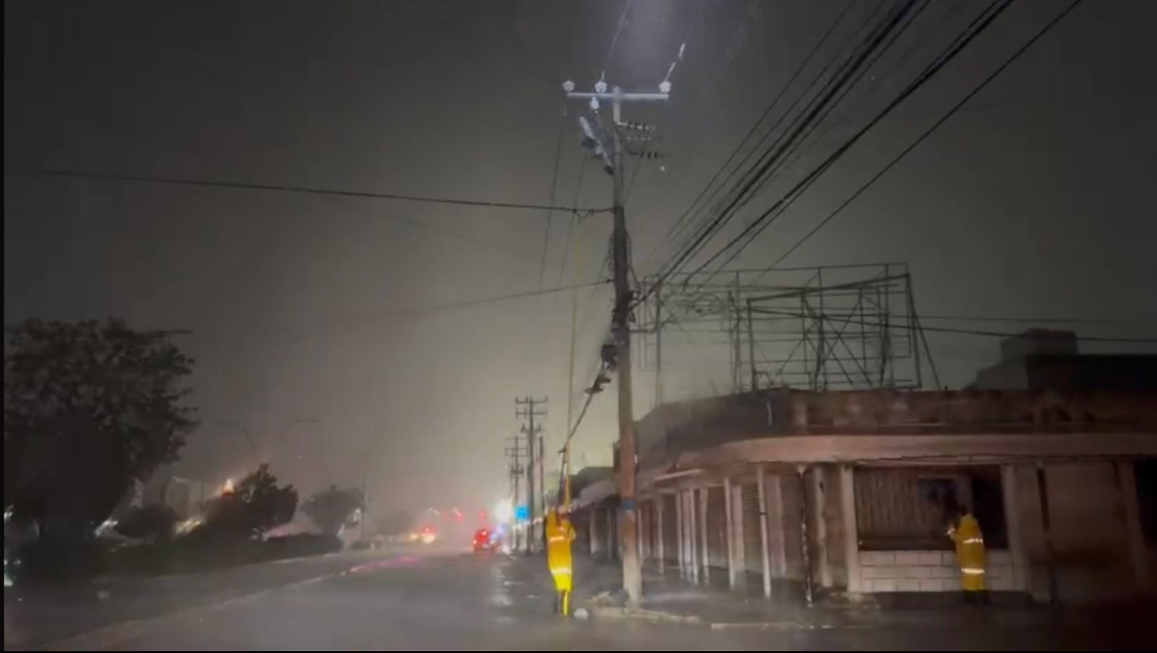 Hay cortes de luz y cancelaciones de vuelos en Cancún Hay cortes de luz y cancelaciones de vuelos en Cancún