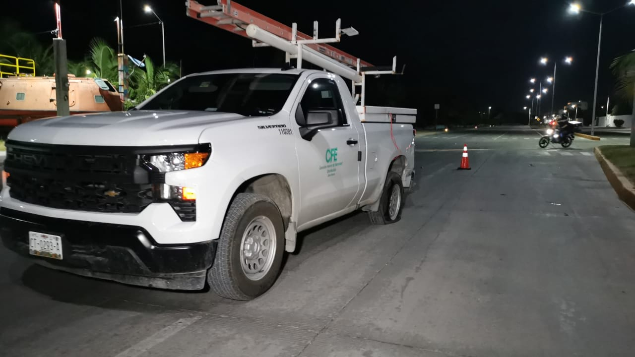 Al lugar llegó seguridad pública para solicitar una grúa Al lugar llegó seguridad pública para solicitar una grúa
