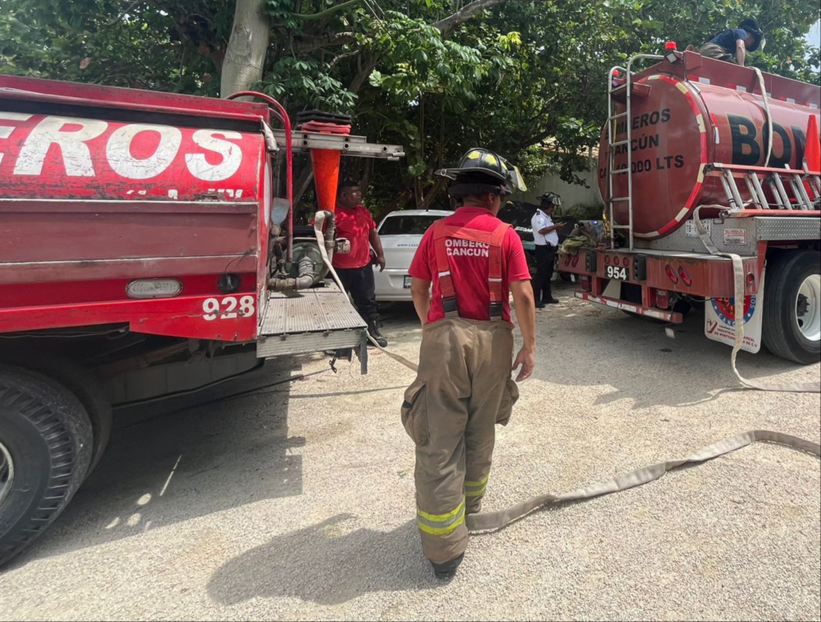Bomberos lograron detener el fuego en minutos; solo se registraron daños materiales Bomberos lograron detener el fuego en minutos; solo se registraron daños materiales