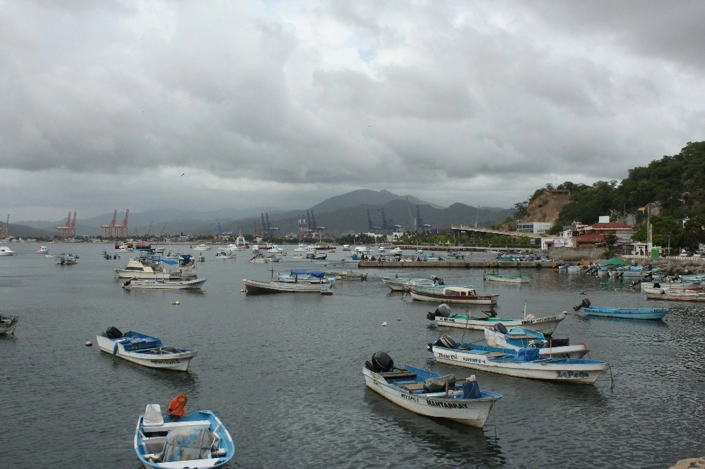 Cierran el Puerto de Manzanillo a la navegación Cierran el Puerto de Manzanillo a la navegación