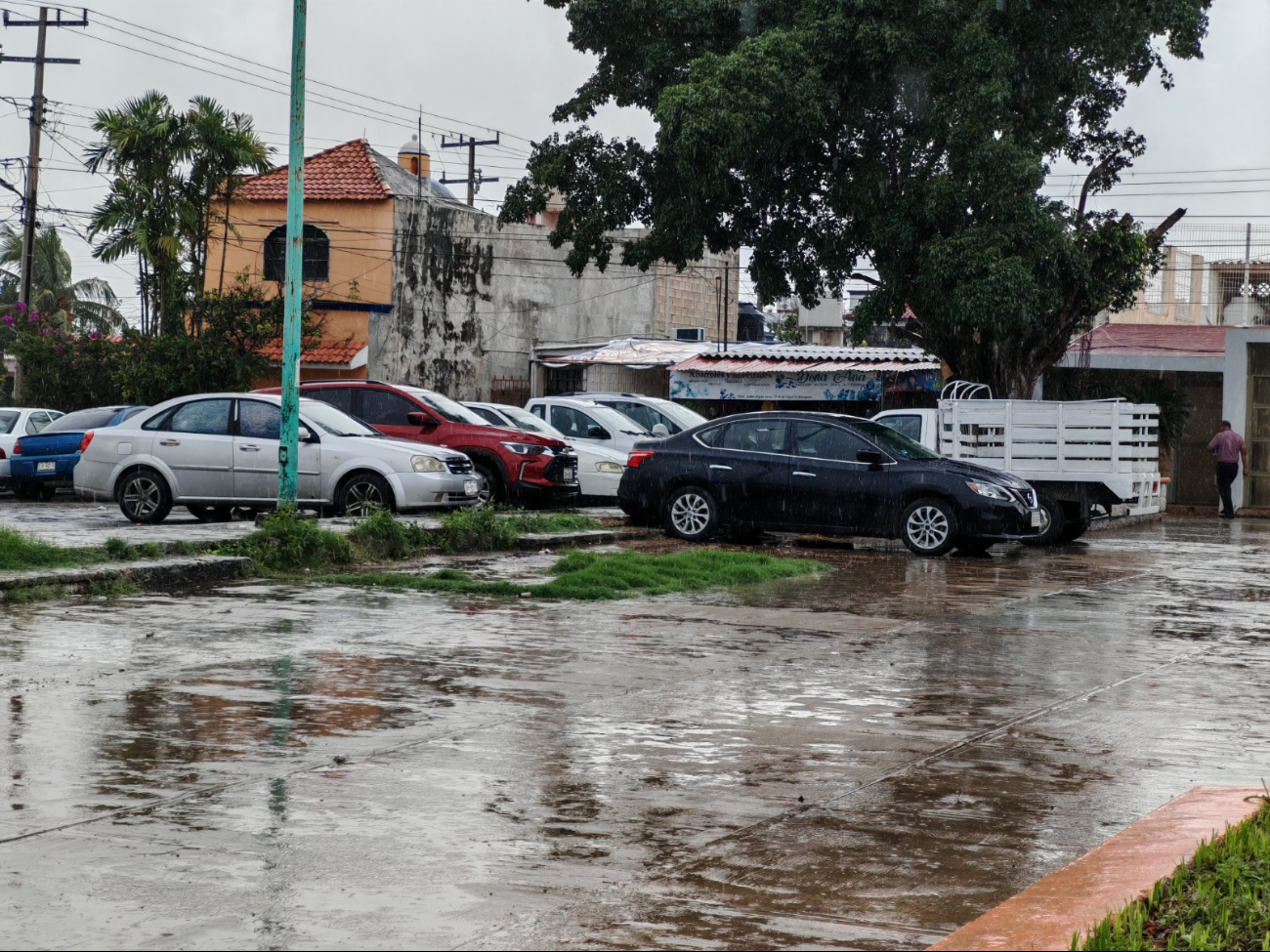 El Huracán Helene, ahora categoría cuatro, dejará sus últimos efectos en la Península de Yucatán El Huracán Helene, ahora categoría cuatro, dejará sus últimos efectos en la Península de Yucatán