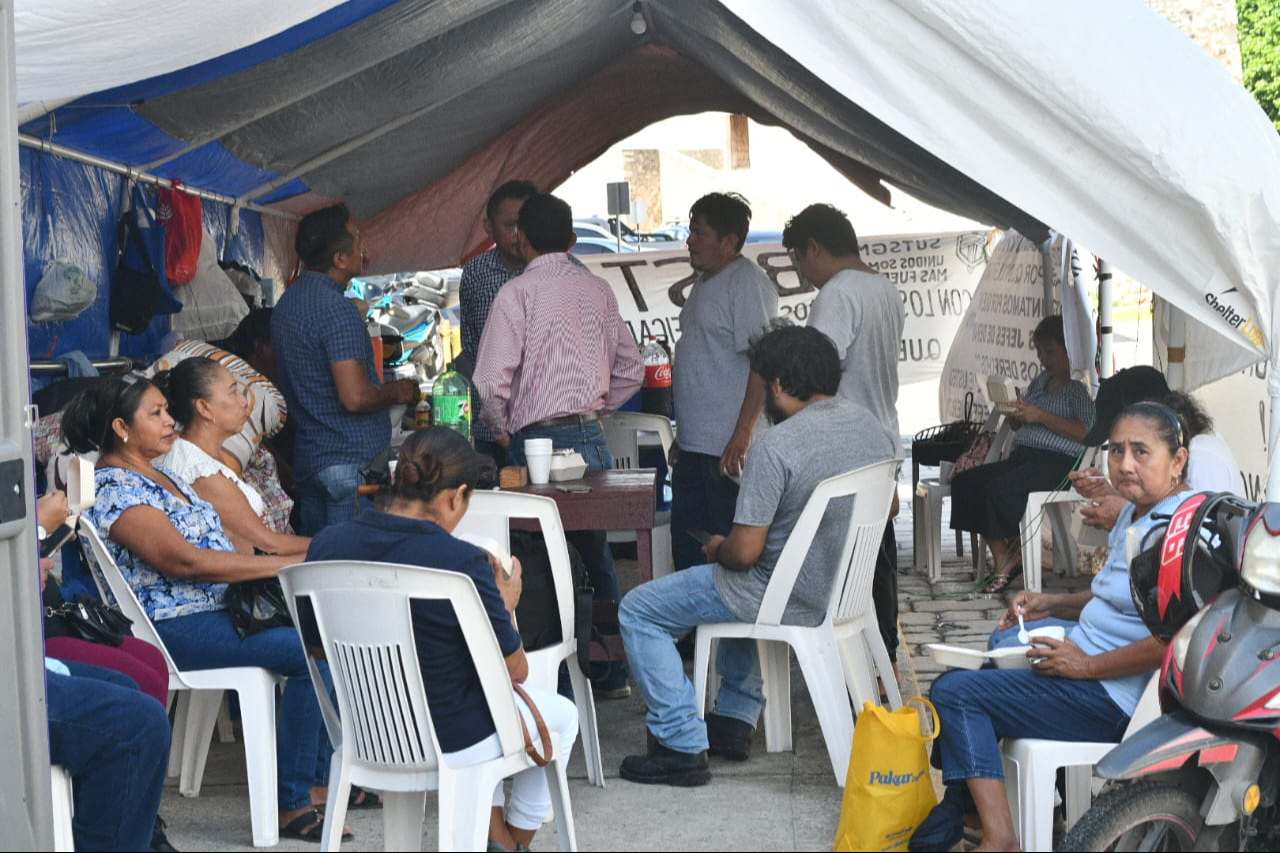 Extrabajadores del Ayuntamiento de Campeche reiteran su reinstalación Extrabajadores del Ayuntamiento de Campeche reiteran su reinstalación