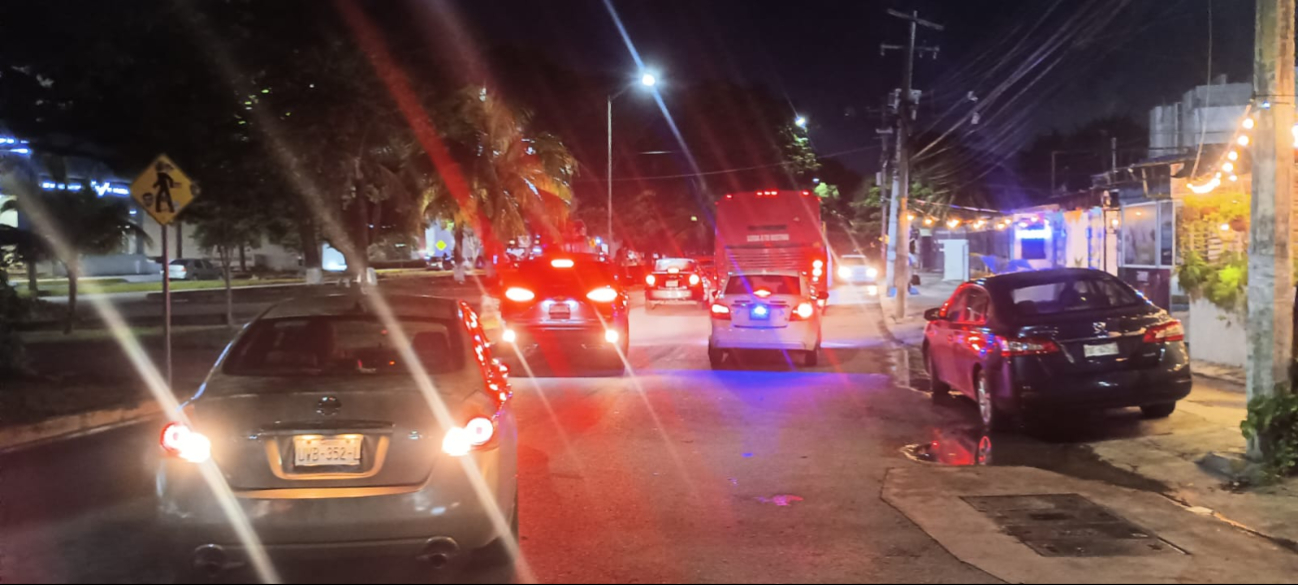 Habitantes de la Supermanzana 28 en Cancún bloquean avenidas por falta de luz Habitantes de la Supermanzana 28 en Cancún bloquean avenidas por falta de luz