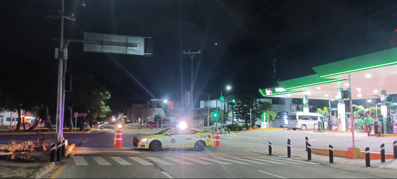 Habitantes de la Supermanzana 28 en Cancún bloquean avenidas por falta de luz Habitantes de la Supermanzana 28 en Cancún bloquean avenidas por falta de luz