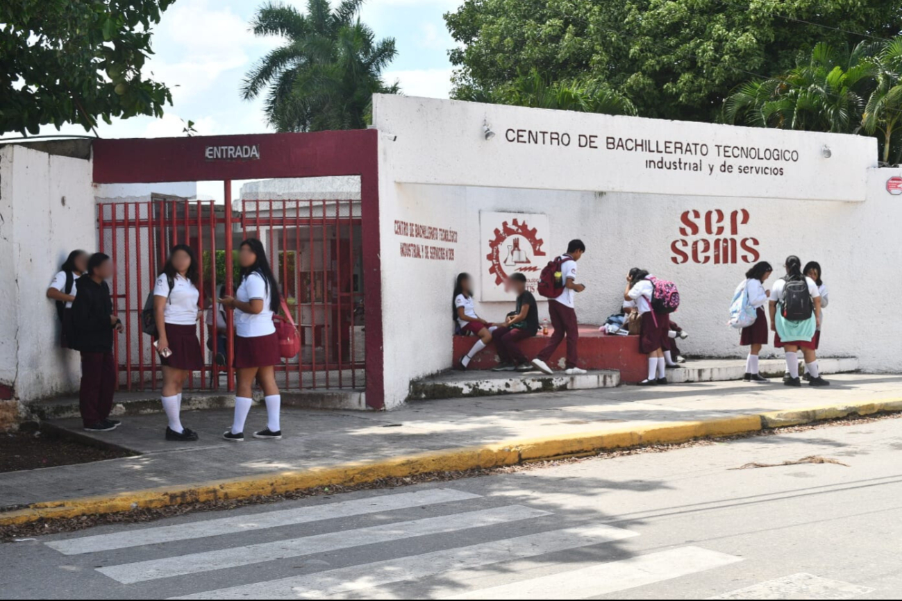 La dirección del CBTIS 9 ofreció alternativas insatisfactorias, lo que llevó a la madre a dar de baja a su hija La dirección del CBTIS 9 ofreció alternativas insatisfactorias, lo que llevó a la madre a dar de baja a su hija