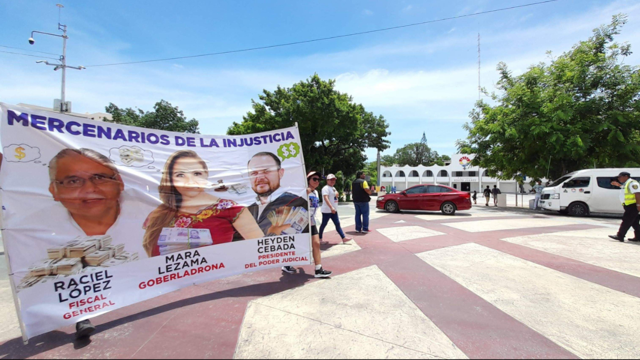 Las autoridades del estado han sido acusadas de ineptas, corruptas, así como de indiferentes al dolor. Las autoridades del estado han sido acusadas de ineptas, corruptas, así como de indiferentes al dolor.