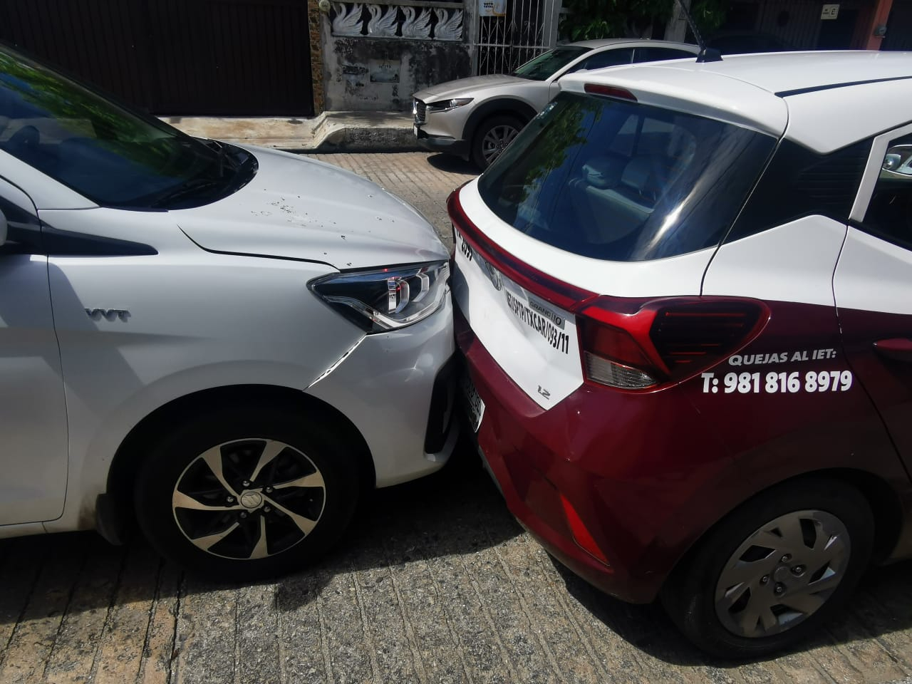 No hubo personas lesionadas, pero los involucrados llamaron a los seguros para deslindar responsabilidades No hubo personas lesionadas, pero los involucrados llamaron a los seguros para deslindar responsabilidades