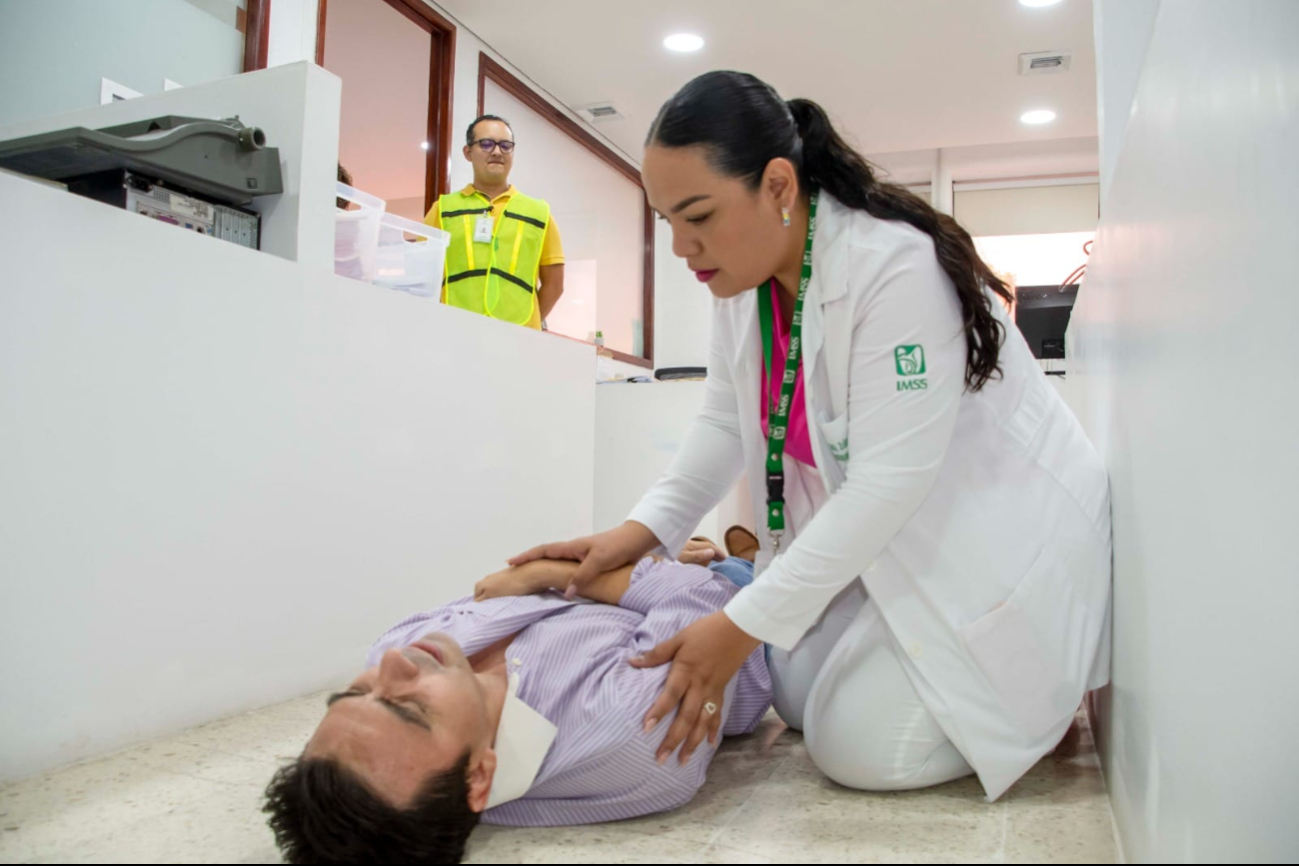 “No puedo atender 35 pacientes en seis horas" señalan “No puedo atender 35 pacientes en seis horas" señalan