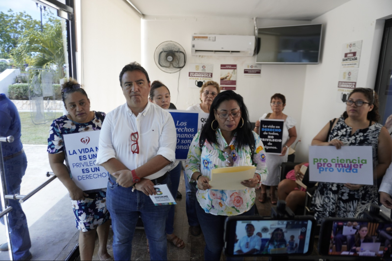 PRI en Campeche entrega firmas para que el aborto siga siendo ilegal