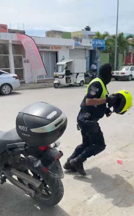 Al lugar llegaron elementos policíacos Al lugar llegaron elementos policíacos