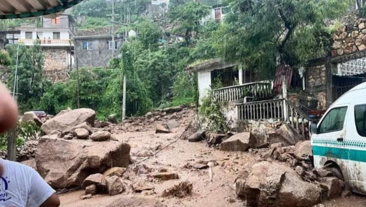 Más de 25 mil elementos atienden emergencias tras el paso de ciclón "John" en Guerrero: AMLO