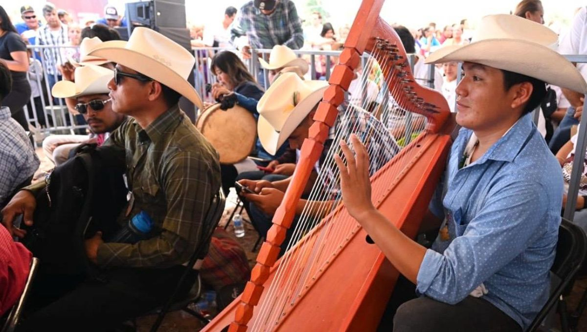 Entrega de acueducto y distrito de riego al pueblo yaqui, desde Guaymas, Sonora Entrega de acueducto y distrito de riego al pueblo yaqui, desde Guaymas, Sonora
