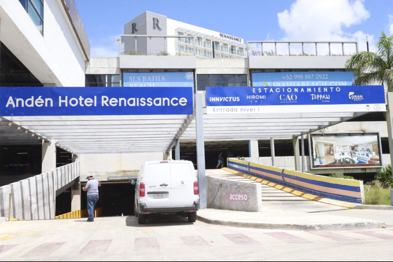 Estacionamientos de centros comerciales en Cancún caen en ilegalidades Estacionamientos de centros comerciales en Cancún caen en ilegalidades