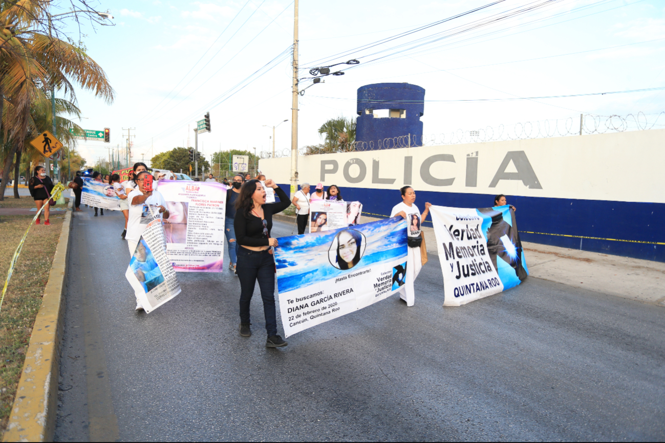 La mayoría de las familias sacrifican sus trabajos y dinero para buscas a sus familiares La mayoría de las familias sacrifican sus trabajos y dinero para buscas a sus familiares