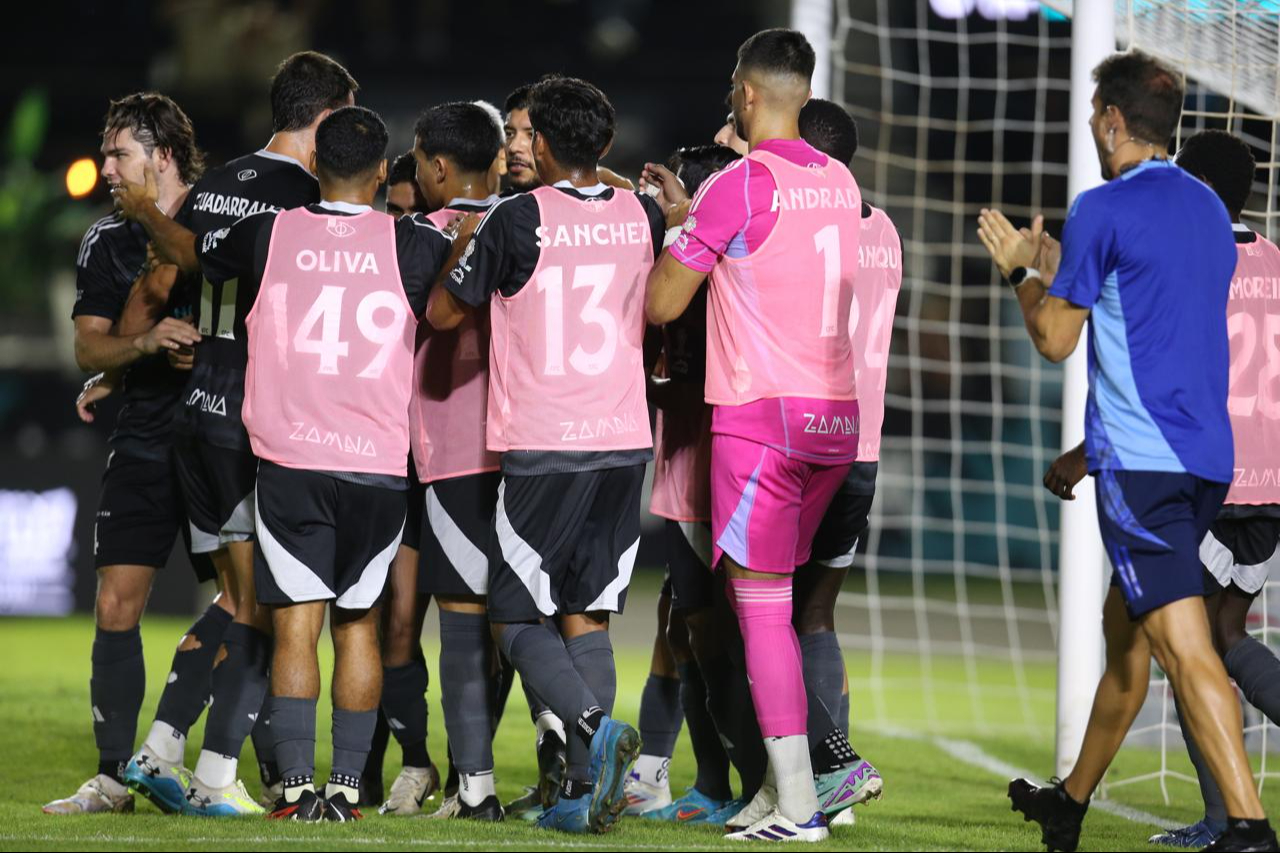 Cancún FC vence a los Coyotes de Tlaxcala con 5-2 / Rafael García Cancún FC vence a los Coyotes de Tlaxcala con 5-2 / Rafael García