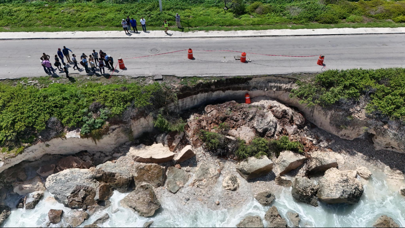 Carretera en Isla Mujeres sigue en riesgo de desbordamiento  por huracanes
