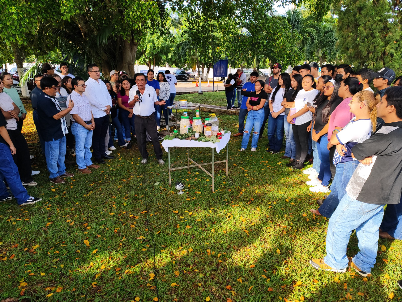 El j’men Santiago Dzib Ku señaló que tradicionalmente la primera cosecha se ofrece a Dios El j’men Santiago Dzib Ku señaló que tradicionalmente la primera cosecha se ofrece a Dios