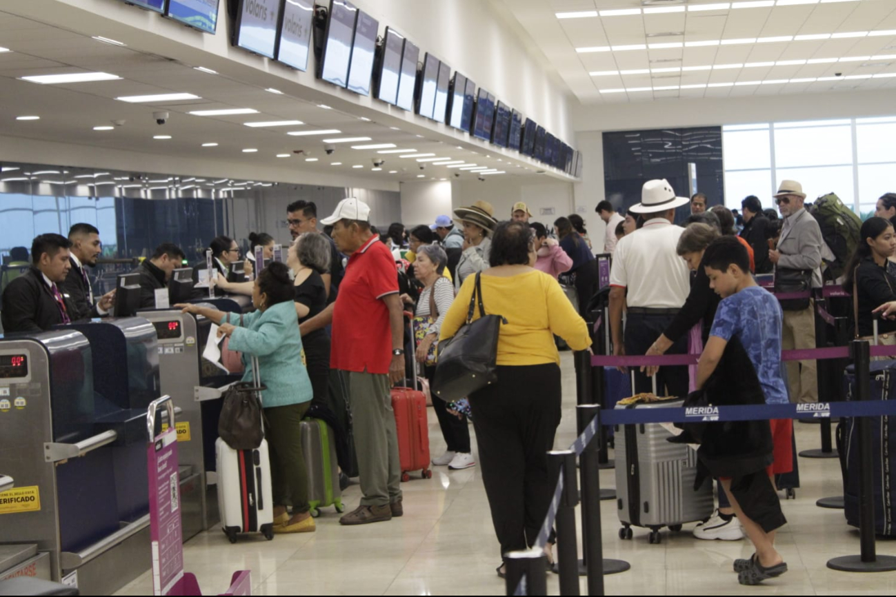 Nueve de quince vuelos de salida entre las 00:48 y las 09:00 horas salieron con retrasos de tres a diez minutos Nueve de quince vuelos de salida entre las 00:48 y las 09:00 horas salieron con retrasos de tres a diez minutos