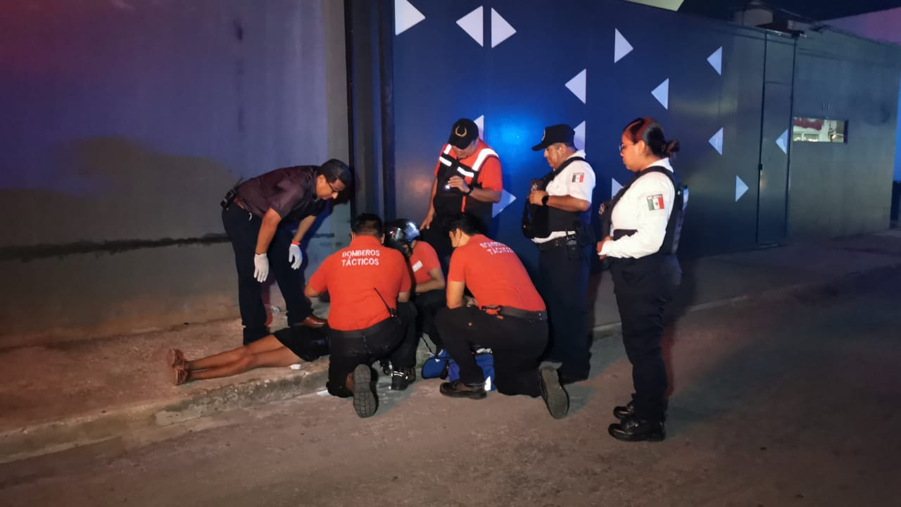 Dejan tirada a jovencita en la colonia tila. Dejan tirada a jovencita en la colonia tila.