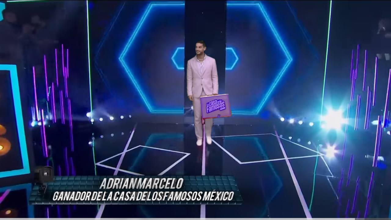 En redes comparten varios mensajes y memes poniendo con #Adrianganador en referencia a Adrián Marcelo, a quien consideran el verdadero ganador de La Casa de los Famosos. En redes comparten varios mensajes y memes poniendo con #Adrianganador en referencia a Adrián Marcelo, a quien consideran el verdadero ganador de La Casa de los Famosos.