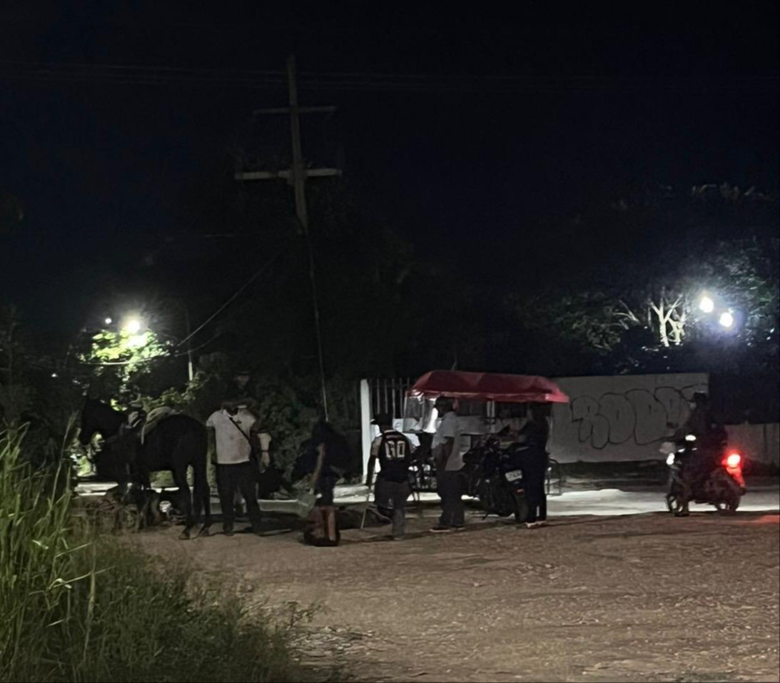 La moto patrulla fue robada por un hombre alcoholizado, aprovechando el descuido del oficial. La moto patrulla fue robada por un hombre alcoholizado, aprovechando el descuido del oficial.