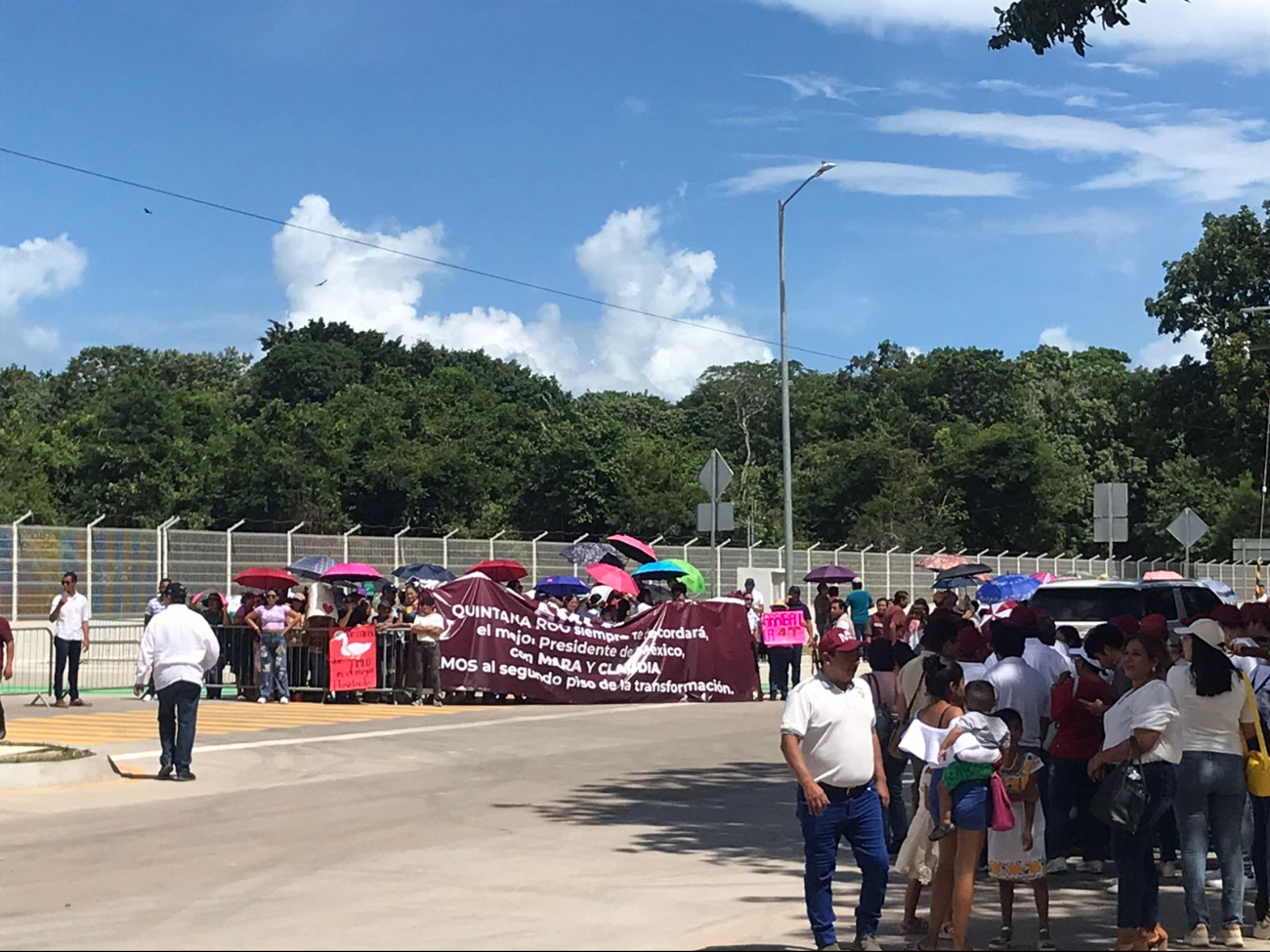 Personas agradecieron a AMLO por los proyectos en la entidad Personas agradecieron a AMLO por los proyectos en la entidad
