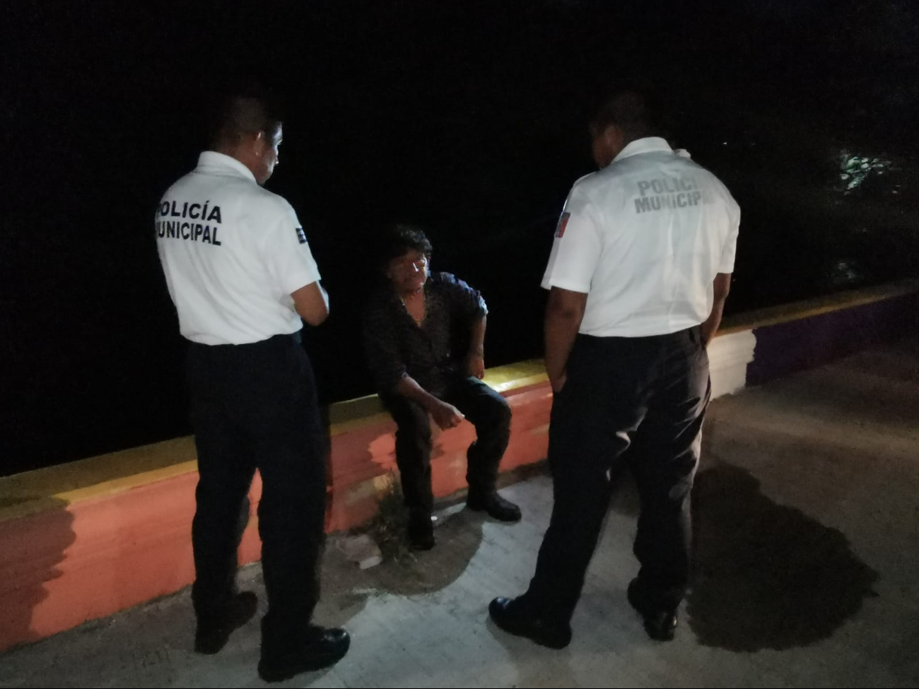 Por fortuna el hombre logró salir de la caleta