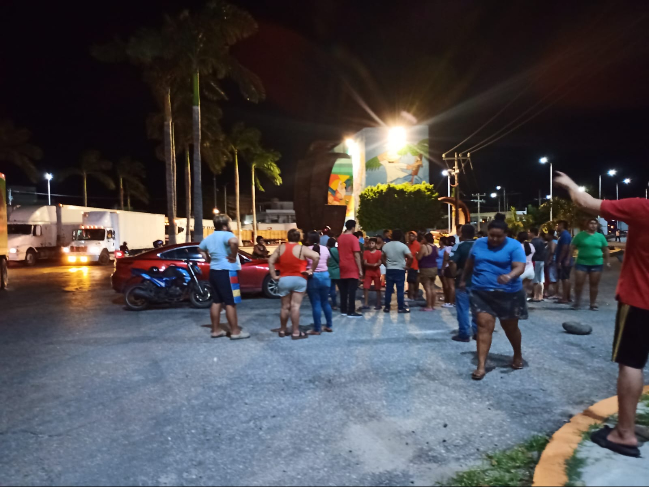 Durante la madrugada, se siguieron reportando apagones en varias colonias. Durante la madrugada, se siguieron reportando apagones en varias colonias.