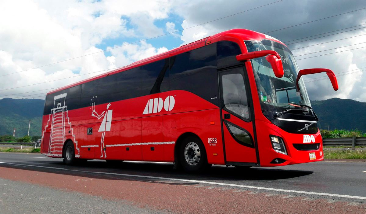 El autobús es una alternativa económica, con un viaje de 17 horas y 50 minutos y costos entre $1,820 y $2,500 MXN. El autobús es una alternativa económica, con un viaje de 17 horas y 50 minutos y costos entre $1,820 y $2,500 MXN.