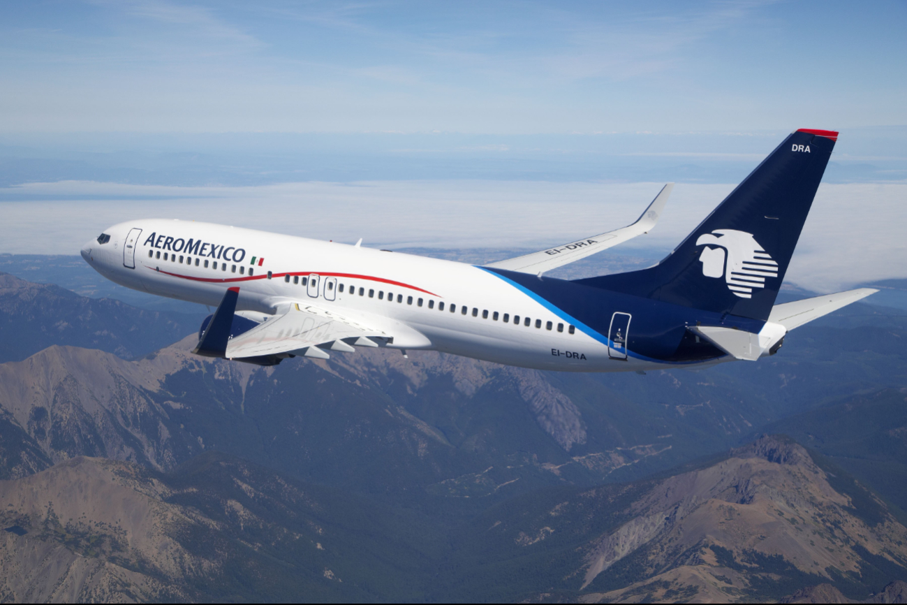 El avión es la opción más rápida, con vuelos directos de 2 horas y precios entre $4,272 y $8,799 MXN. El avión es la opción más rápida, con vuelos directos de 2 horas y precios entre $4,272 y $8,799 MXN.